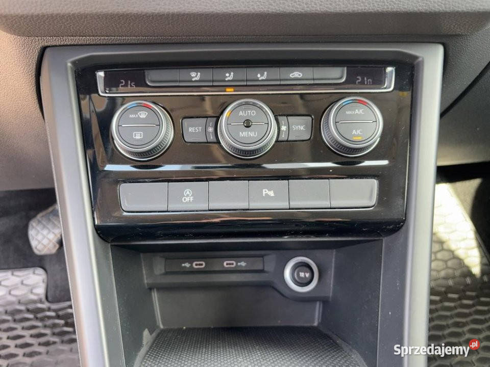 Volkswagen Touran 2020r Salon Czujniki P T Rok produkcji 2020 sprzedam