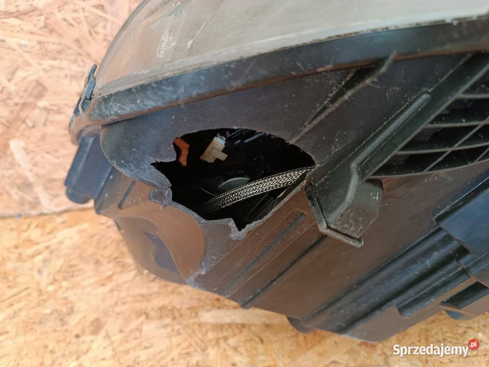 LAMPA PRAWY PRZÓD REFLEKTOR EU A2048200839 Nowy Tomyśl sprzedam