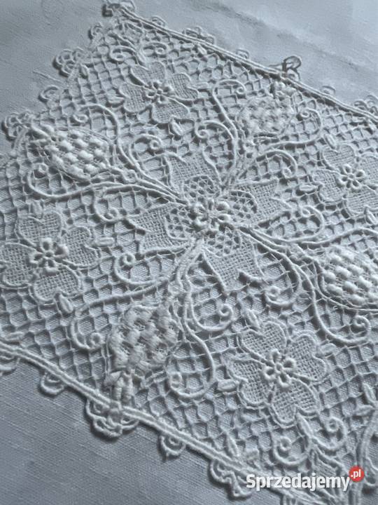 Obrus ręcznie haftowany z koronkami rękodzieło Zabrze sprzedam