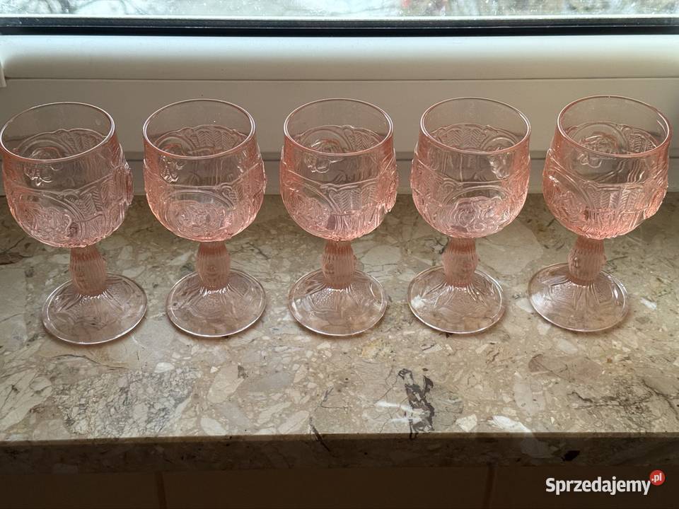 Kieliszki ukryta twarz kobiety Ząbkowice podkarpackie