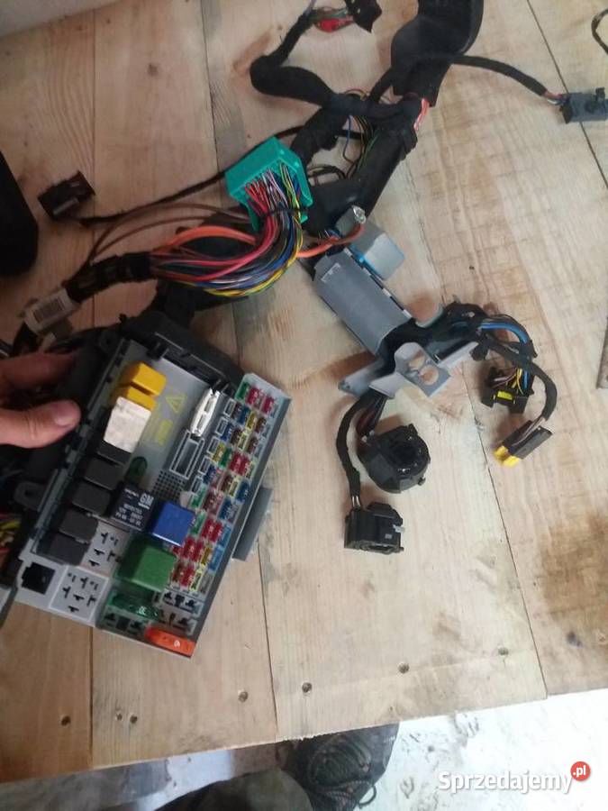 WIĄZKA ELEKTRYCZNA wnętrza z pod konsoli ASTRA osobowe sprzedam