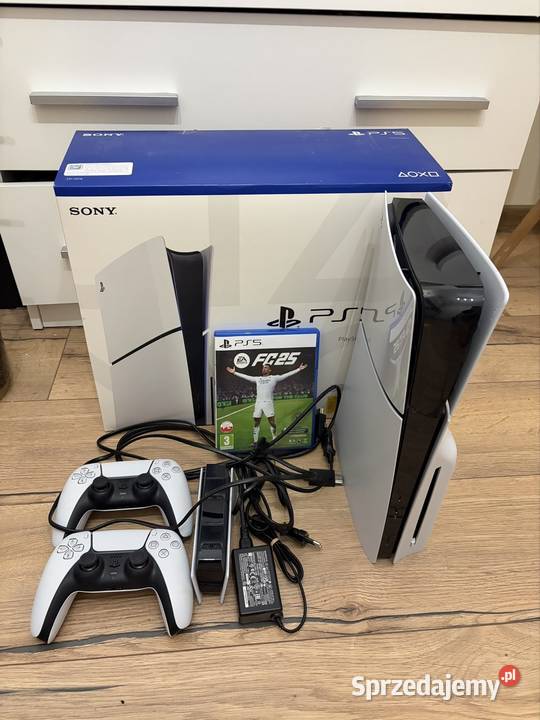 Konsola PlayStation 5 1TB 2 pady ładowarka w sprzedam