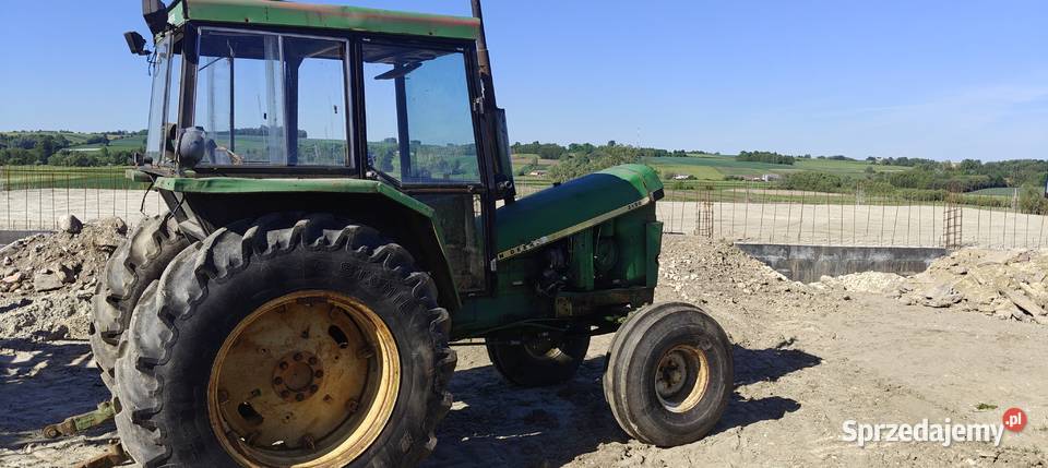 Ciągnik rolniczy John Deere 3130 z ładowaczem