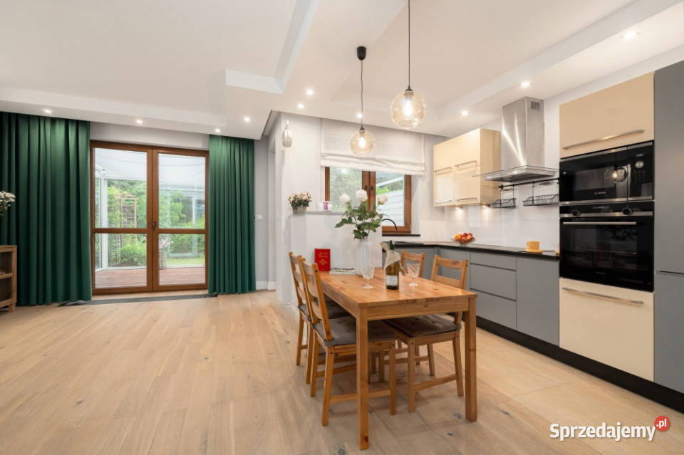 Elegancki segment środkowy 14 stacji SKM Warszawa