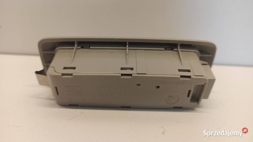 SKODA KODIAQ LAMPKA PODSUFITKI 3V0947304