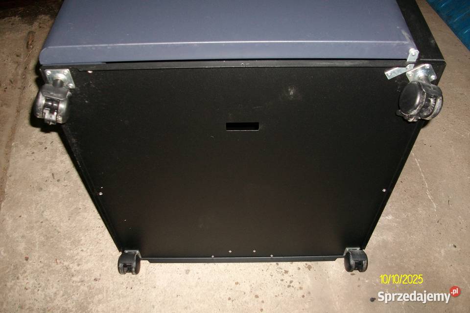 szafka skrzynka metalowa na kółkach Pozostałe małopolskie Regulice