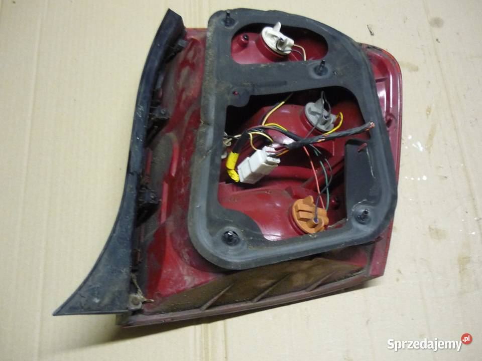 KIA CERATO I HB LAMPA TYŁ LEWA osobowe Światła stop Zbierkowo