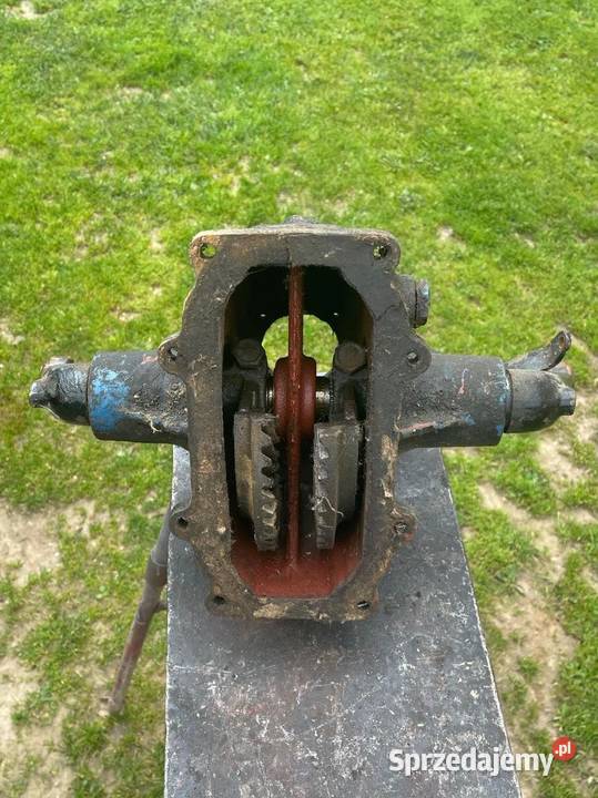 Mechanizm kierowniczy kolumna Ursus C 330 nieuszkodzony Strzyżów