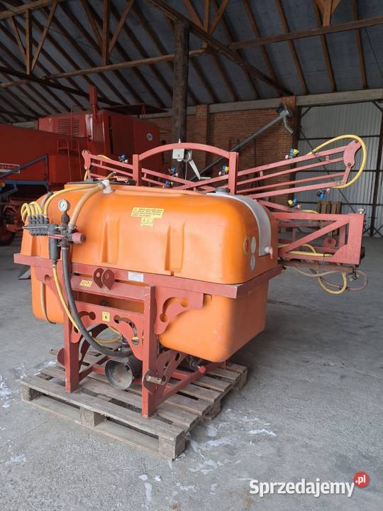 Opryskiwacz 800 L 15 m nieuszkodzony Zawieszane Piaski