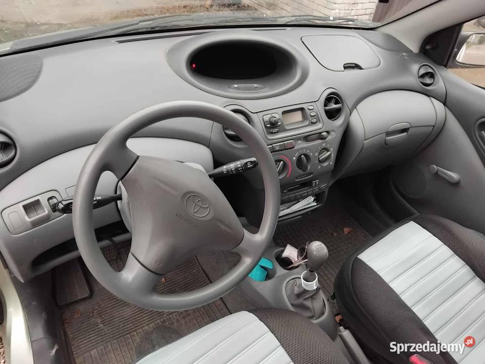 Yaris 10 benzyna przebieg 55 Rok produkcji 2002 Nowy Korczyn sprzedam