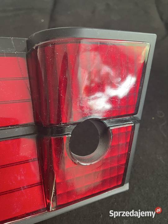 Blenda tylnej klapy BMW E34 nie HELLA Kutno