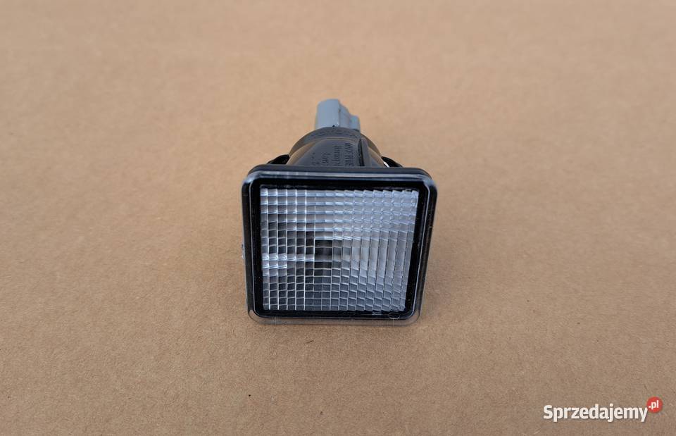 812700C040 lampa tablicy rejestracyjnej Toyota