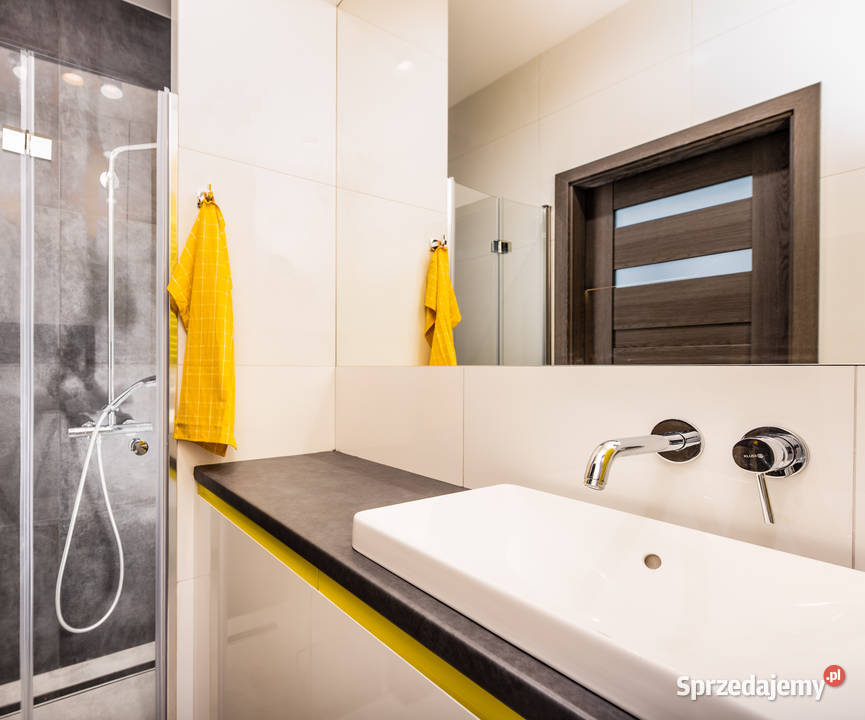Salon z aneksem sypialnia balkon komorka sieć