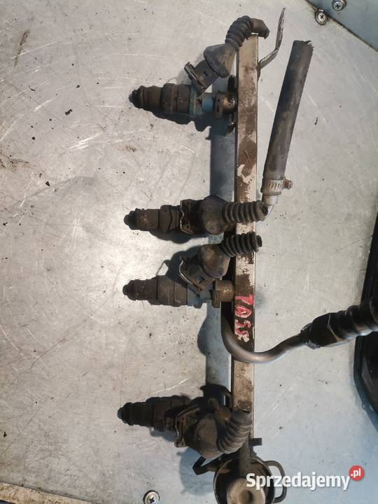 LISTWA WTRYSKOWA PASSAT B5 16B 050133681A Rok produkcji 2000 małopolskie Nowy Sącz