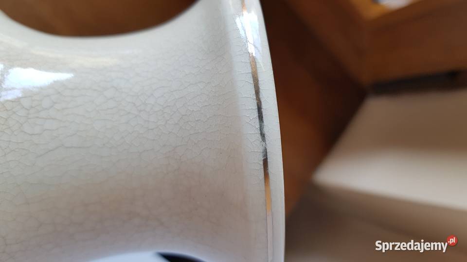 Wazon ceramiczny z różami kwiatami róża ceramika Dąbrowa Górnicza
