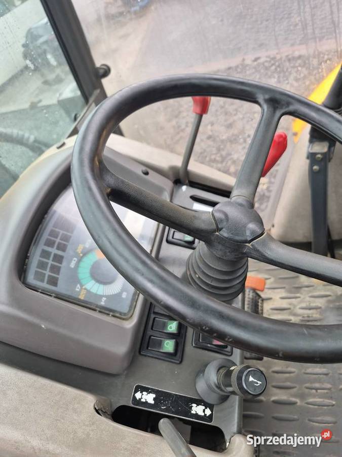 Renault Ergos z pozadnym ladowaczem faucheuxa Turek