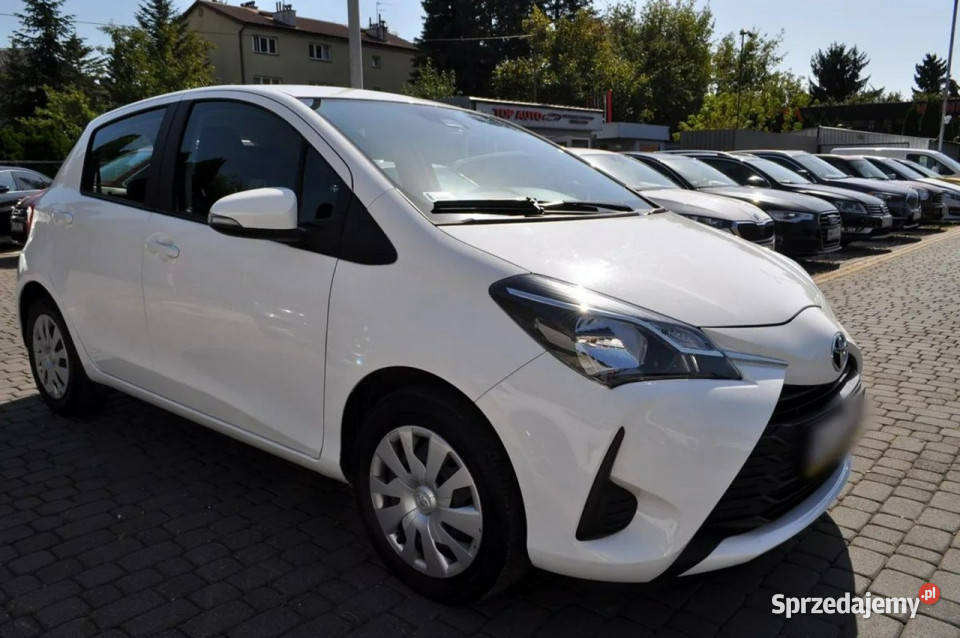 Toyota Yaris TOYOTA YARIS 15 111 Benzyna SALON 111KM mazowieckie Warszawa