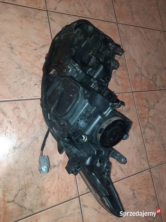 Lampa prawy przód Toyota Auris 2 2017 soczewka Wrocław