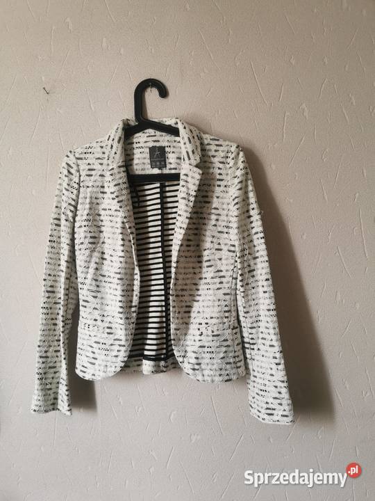 Biało czarny żakiet Kwiatki małopolskie Kraków