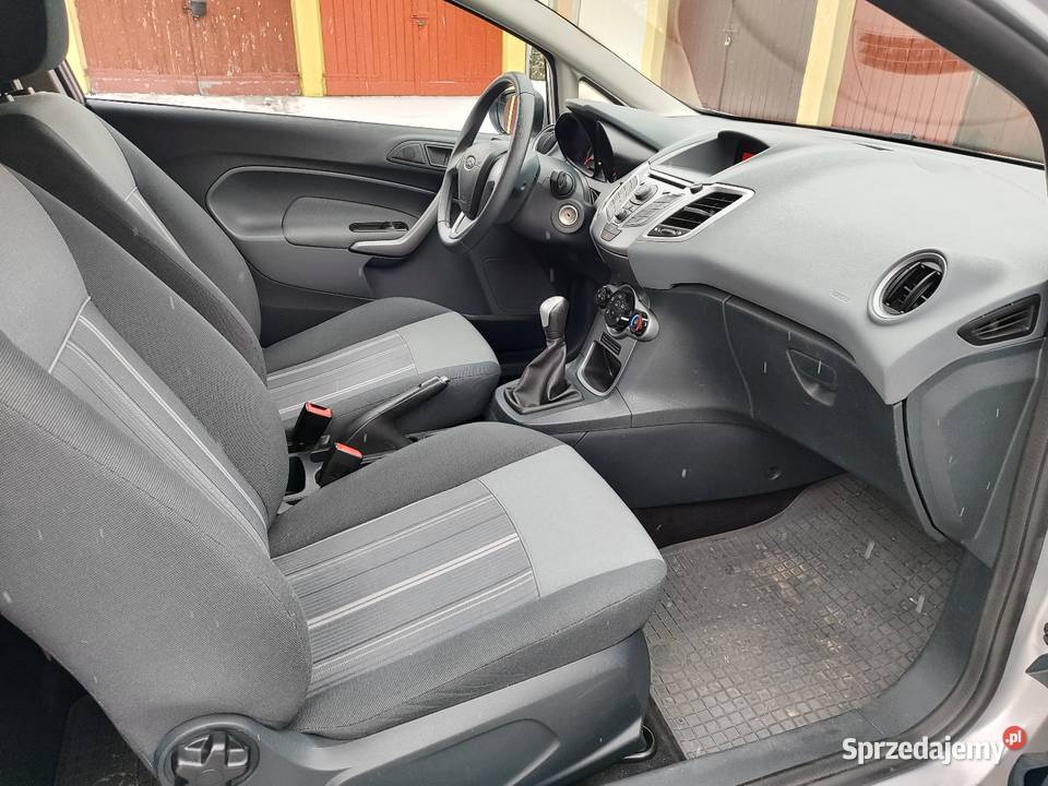 Ford Fiesta 14 benzyna 100 z polskiego salonu I srebrny sprzedam