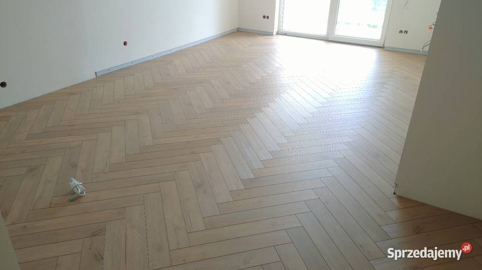 Montaż paneli podłogowych montaż drzwi jodełka Cieszyn