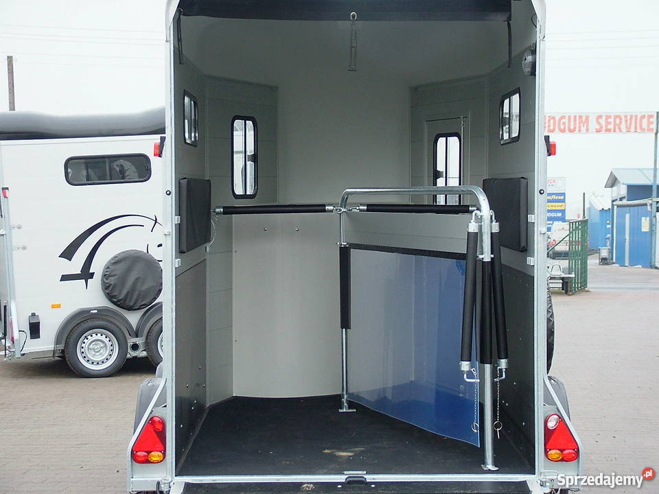 Przyczepa koni aluminiowa z siodlarnią