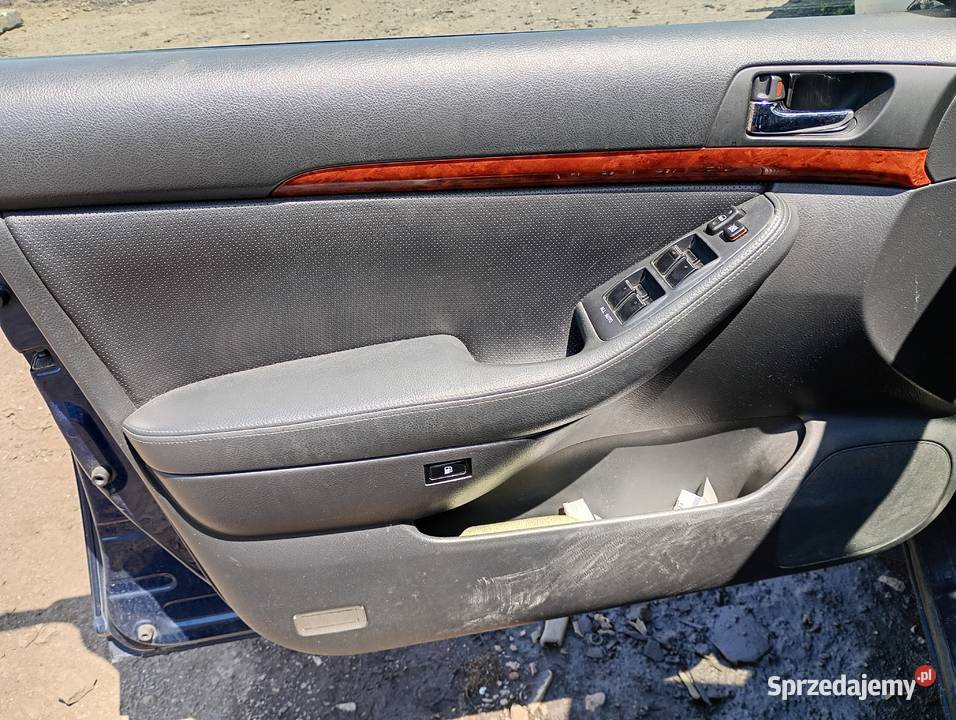 Avensis T25 18 lampa tylna kombi części