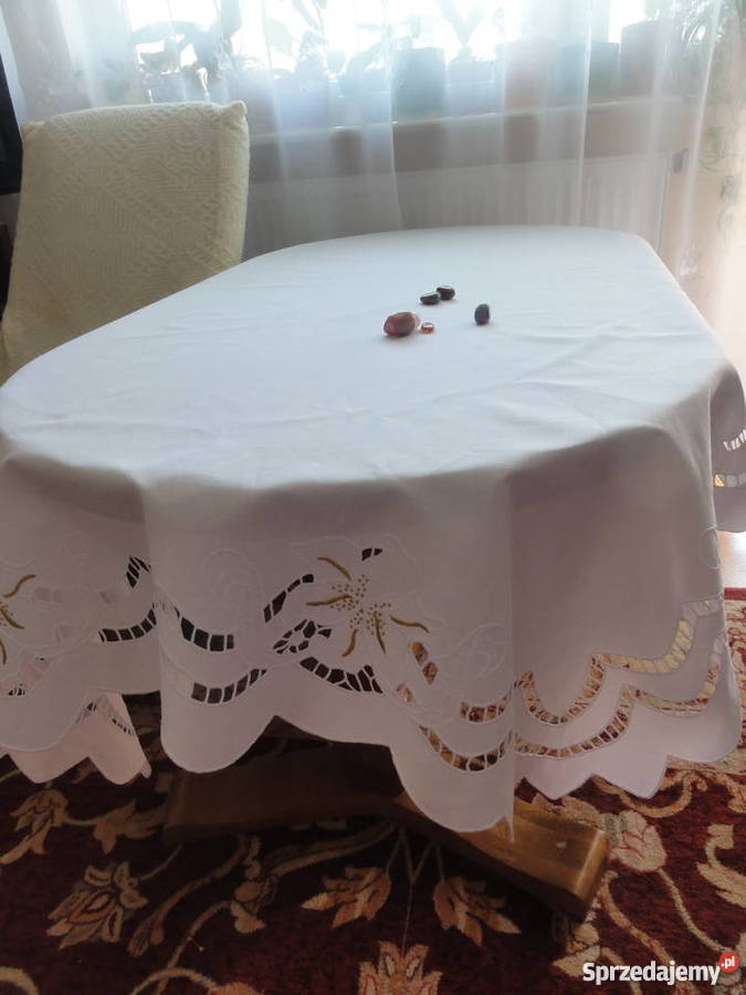 Obrus z lilią złoty srebrny ręcznie wykonany Lublin