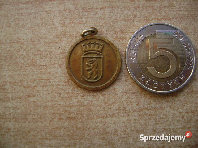 Starocie z PRL Militaria Medal mały z Berlina Numizmatyka pomorskie Gdynia