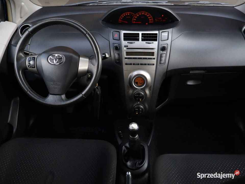 Toyota Yaris 10 VVTi nieuszkodzony Bielany Wrocławskie sprzedam
