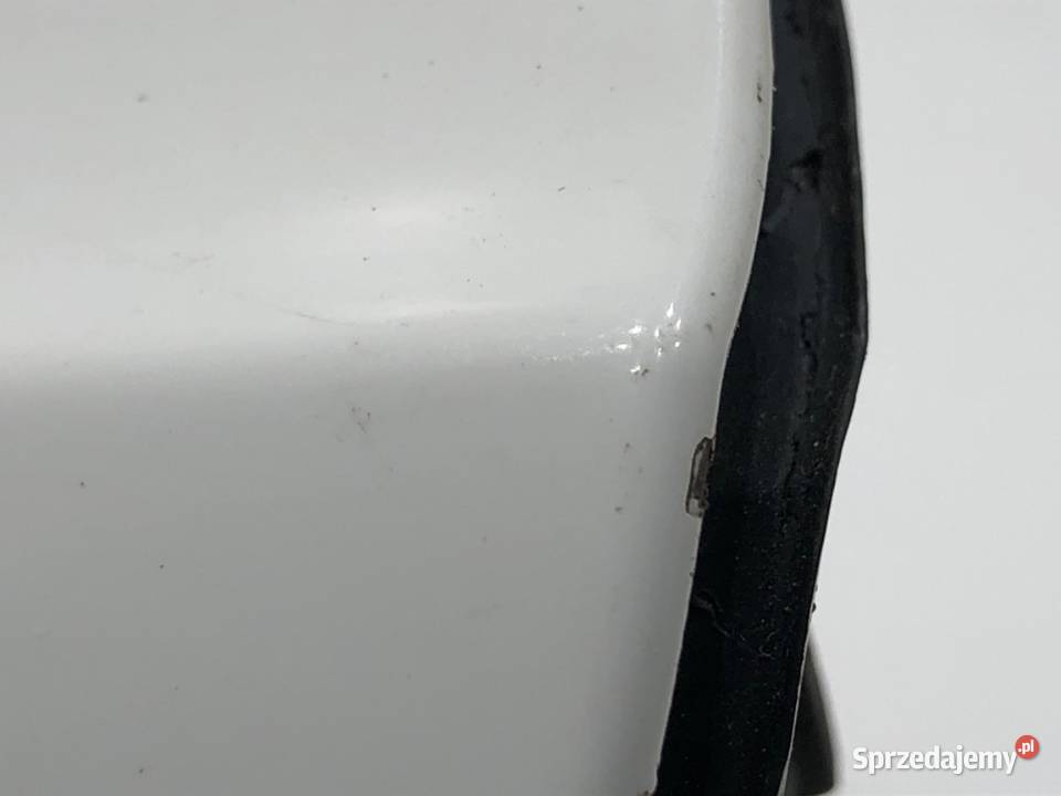 KLAPKA WLEWU PALIWA VW CC B7 SportowyCoupe 1116 osobowe Klapki wlewu paliwa podkarpackie