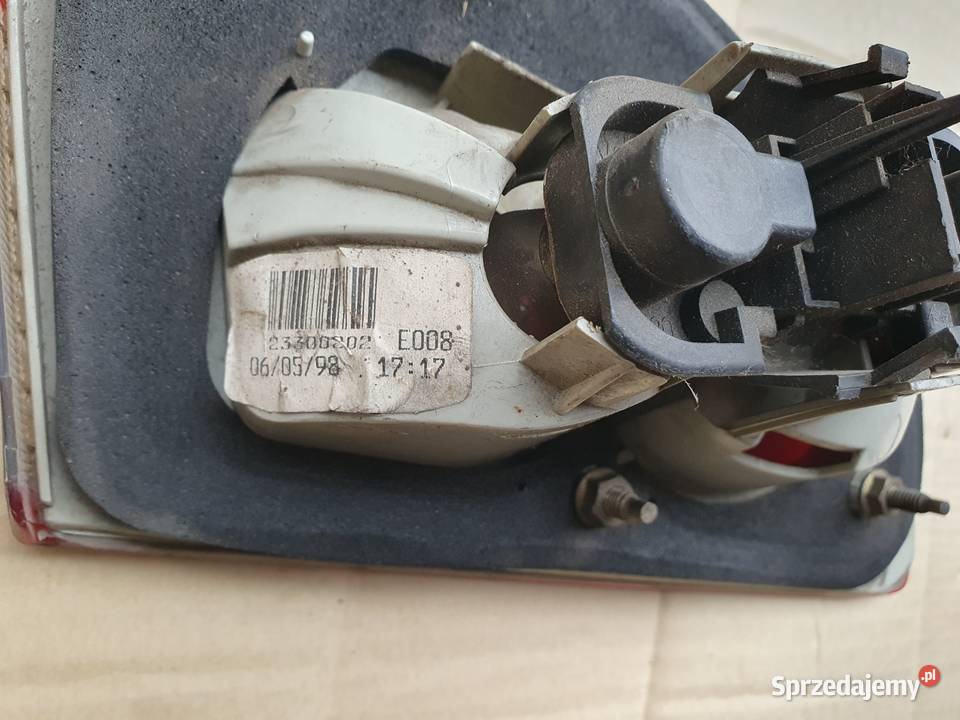 Lampa prawa klapy tył toyota avensis t22 kombi śląskie
