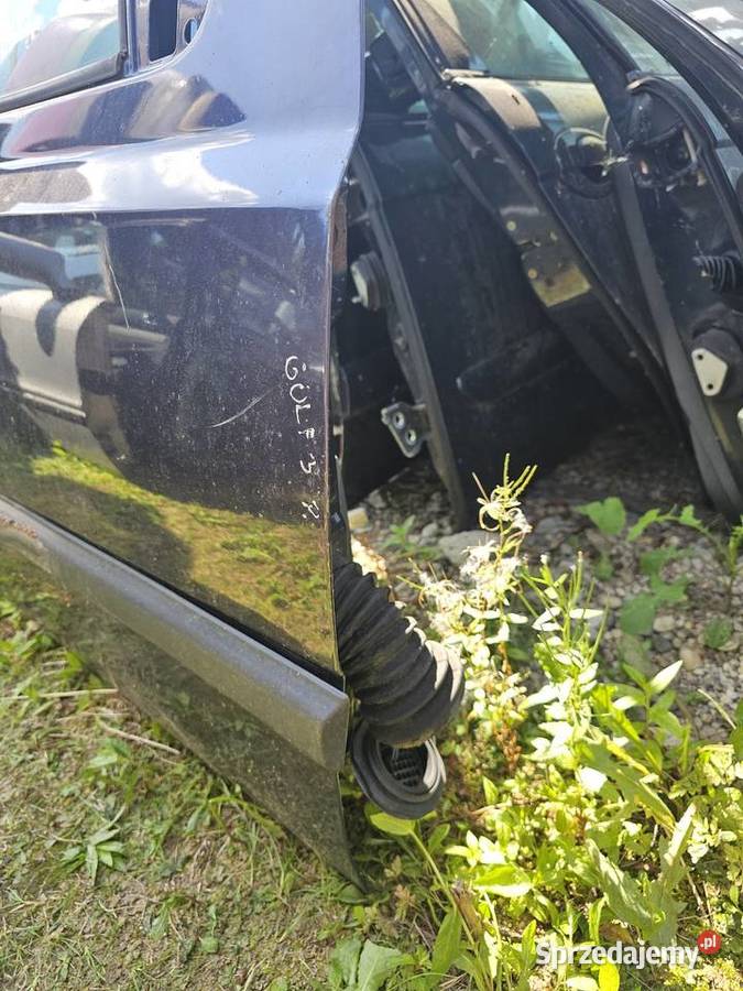 Drzwi golf 3 prawy przód Polesie sprzedam
