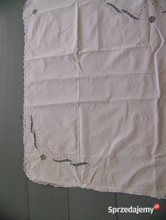 obrus biały haftowany i z koronką 120150 biały Dargikowo sprzedam