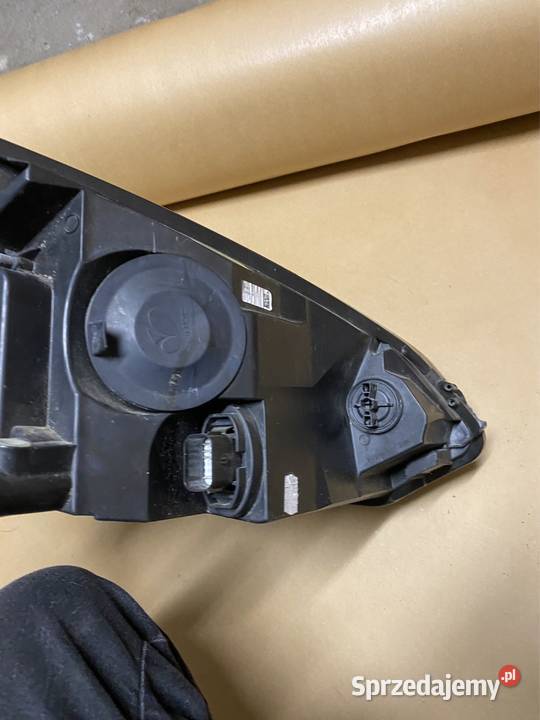 Lampa przód lewy Ford fiesta mk8 osobowe Lwówek Śląski sprzedam