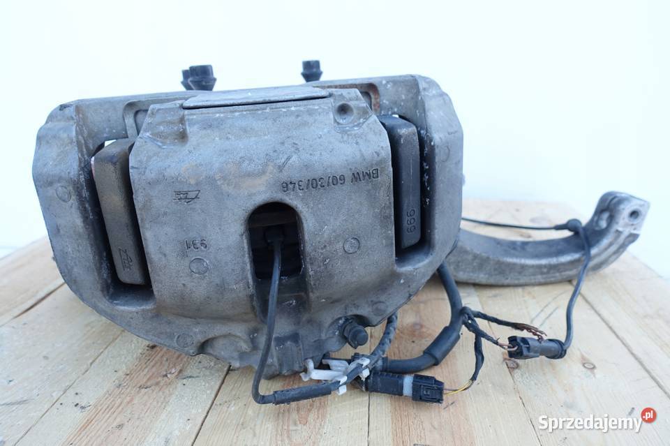 BMW F10 535 30 i PRZEDNIA ZWROTNICA piasta LEWY osobowe Rudka