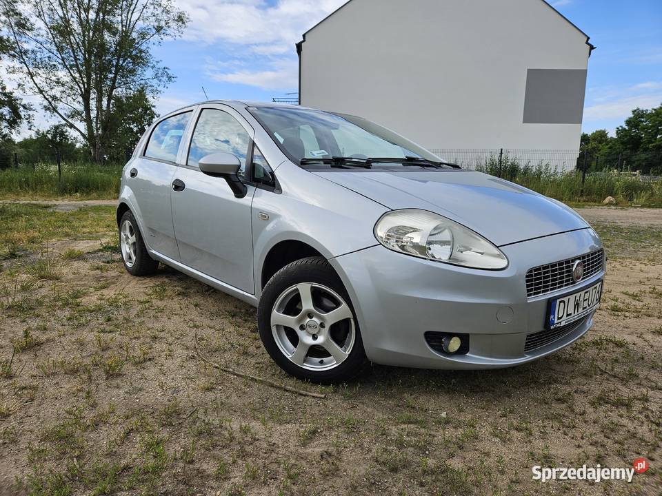 FIAT GRANDE PUNTO 14 BENZYNA 2008 9 300 Rok produkcji 2008 Bolesławiec sprzedam
