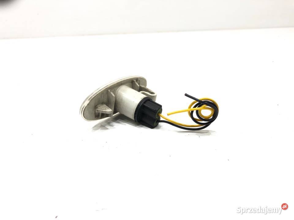 KIERUNKOWSKAZ PRAWY PRZÓD NISSAN JUKE F15 osobowe