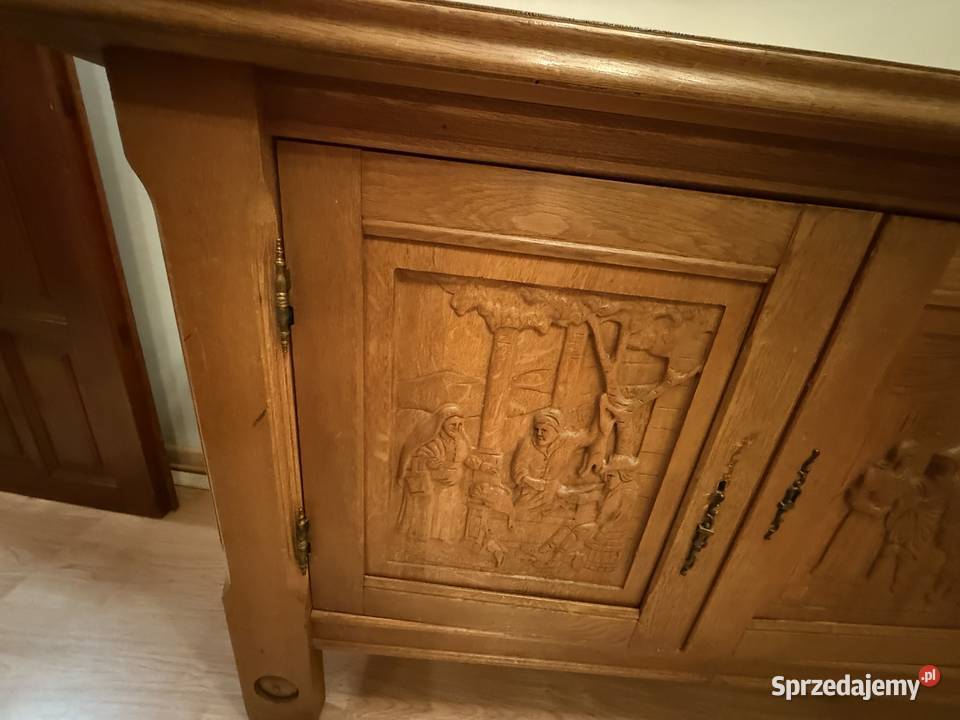 Szafka z rzeźbionymi drzwiczkami Komody Wrocław