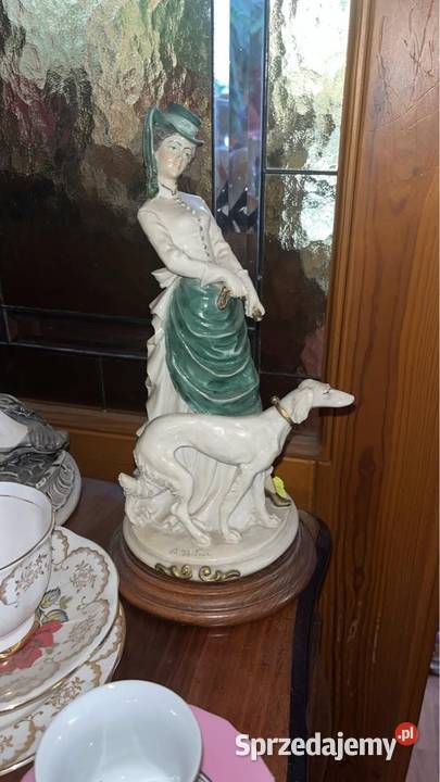 Figurka Spacer damy z chartem Auro Belcari