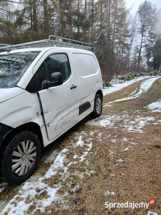 Peugeot Partner lekko uszkodzony klima navi mały uszkodzony Częstochowa