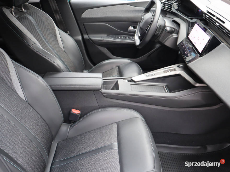 Peugeot 308 12 eTHP asystent pasa ruchu