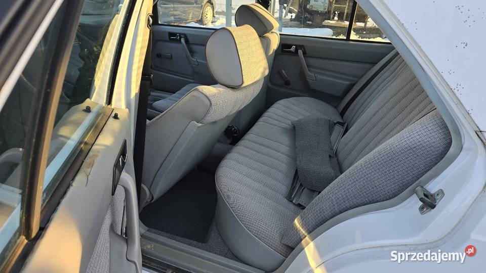 Mercedes 190 20i przebieg 91 Rok produkcji 1986 Nowy Świętów
