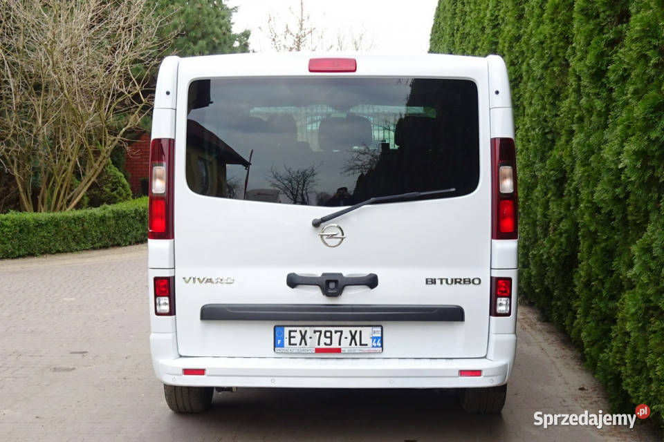 Opel Vivaro Opel Vivaro L2H1 K2900 9 osobowy wielofunkcyjna kierownica Góra Kalwaria