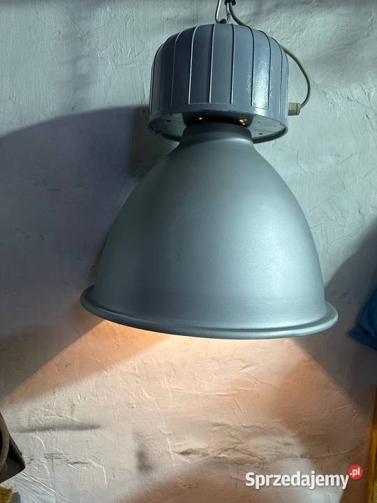Lampa przemysłowa odrestaurowana