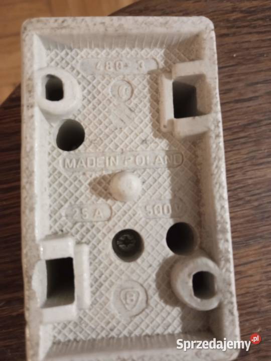Gniazda porcelaanowe bezpiecznikowe 2 sztuki sprzedam