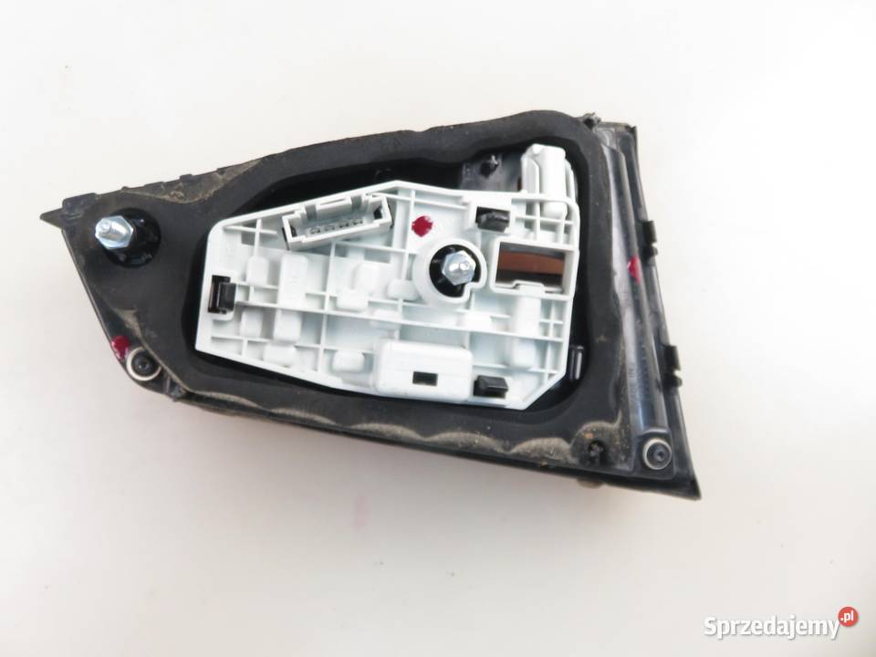 LAMPA PRAWA TYLNA KLAPA VW JETTA IV LIFT