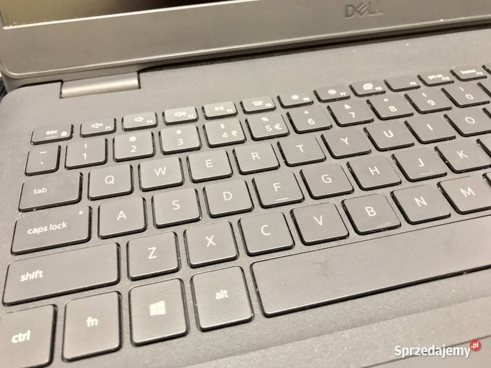 DELL Inspiron 15 3000 i3 12GHz 8GB 256GB SSD Liczba rdzeni 2 Warszawa sprzedam