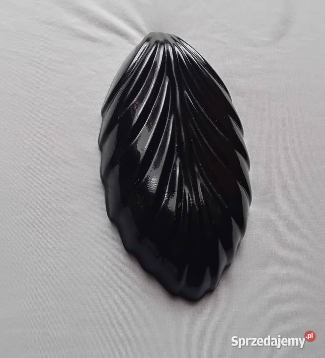 Półmisek śledziówka w formie liścia szkło wielkopolskie Koźminek