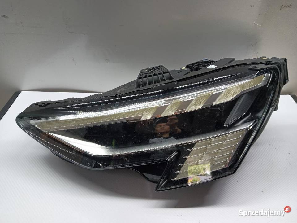 LAMPA PRZÓD PRZEDNIA LEWA AUDI A3 8Y0941035